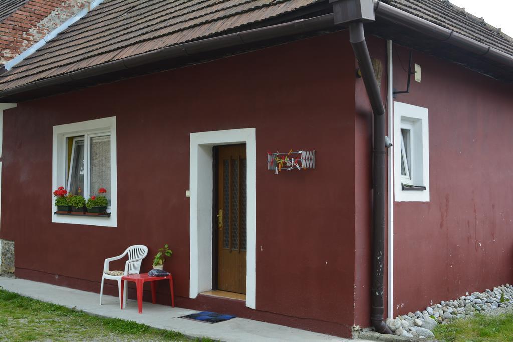 Begonia-Dom S Jednou Spalnou Bešeňová Rom bilde
